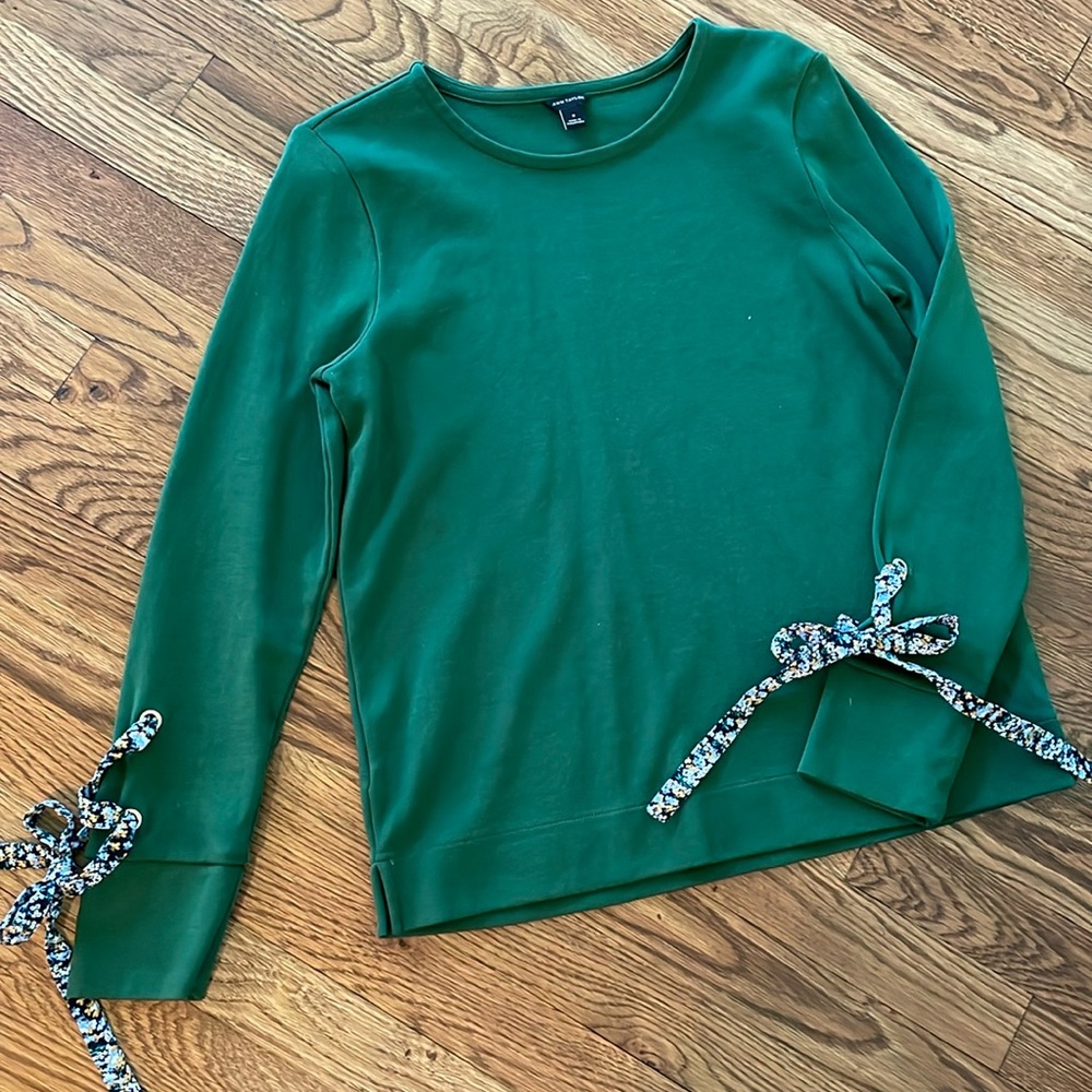 Ann Taylor Sweatshirt - Picture 1 of 5